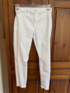 Seven For All Mankind Size 27 White Women's Skinny Jeans - with raw hem. EUC
